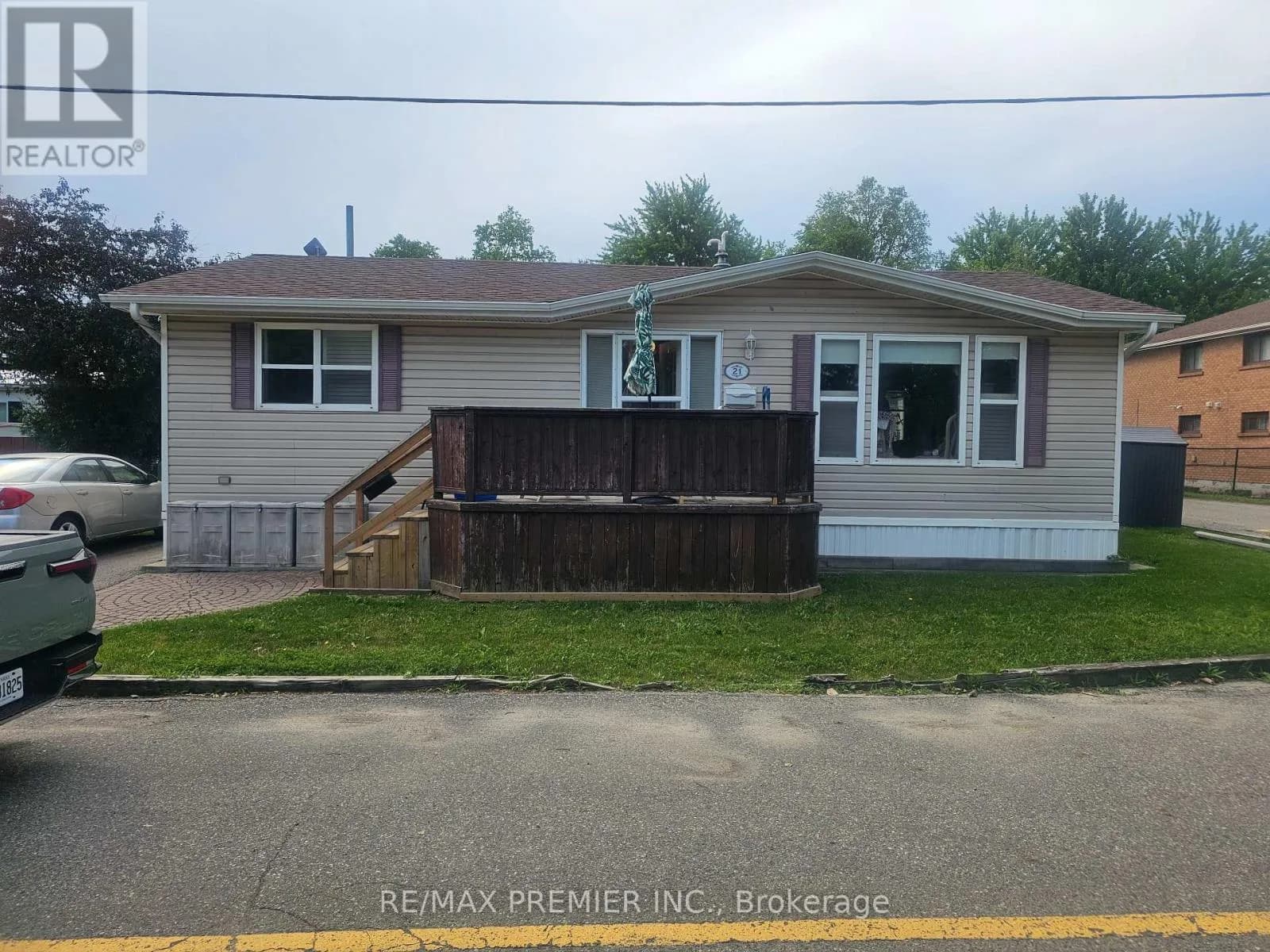 Side and driveway of 1749 Dundas Street East Unit 21, Mississauga — private double driveway alongside the home with a garden shed at the rear